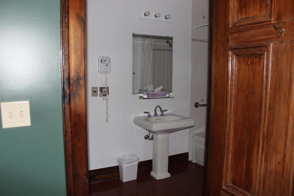 Customs House Inn بيكتو الغرفة الصورة