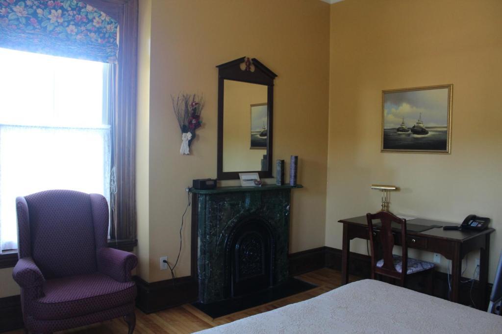 Customs House Inn بيكتو الغرفة الصورة