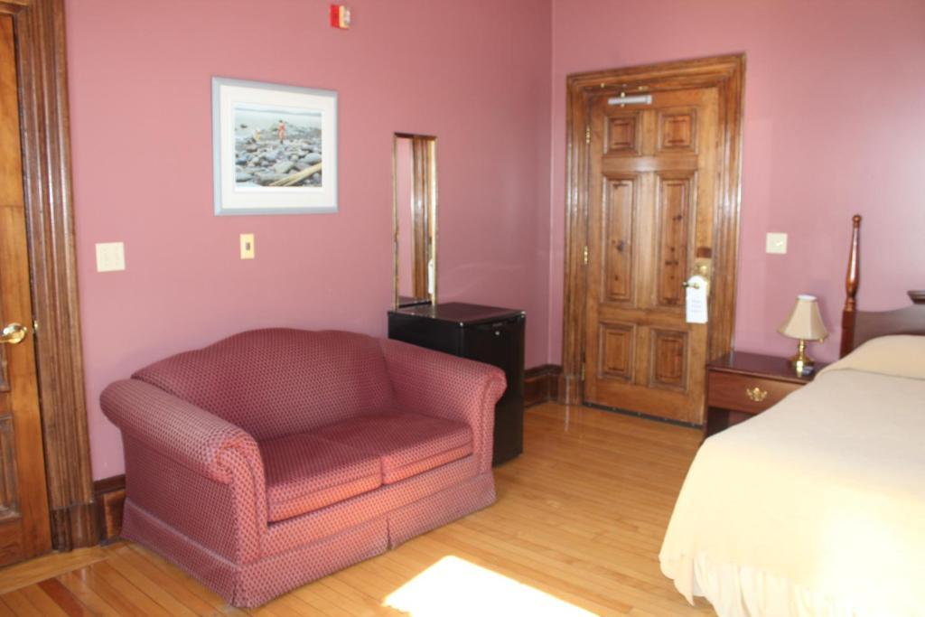 Customs House Inn بيكتو الغرفة الصورة