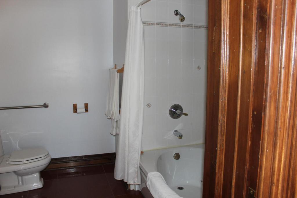 Customs House Inn بيكتو الغرفة الصورة